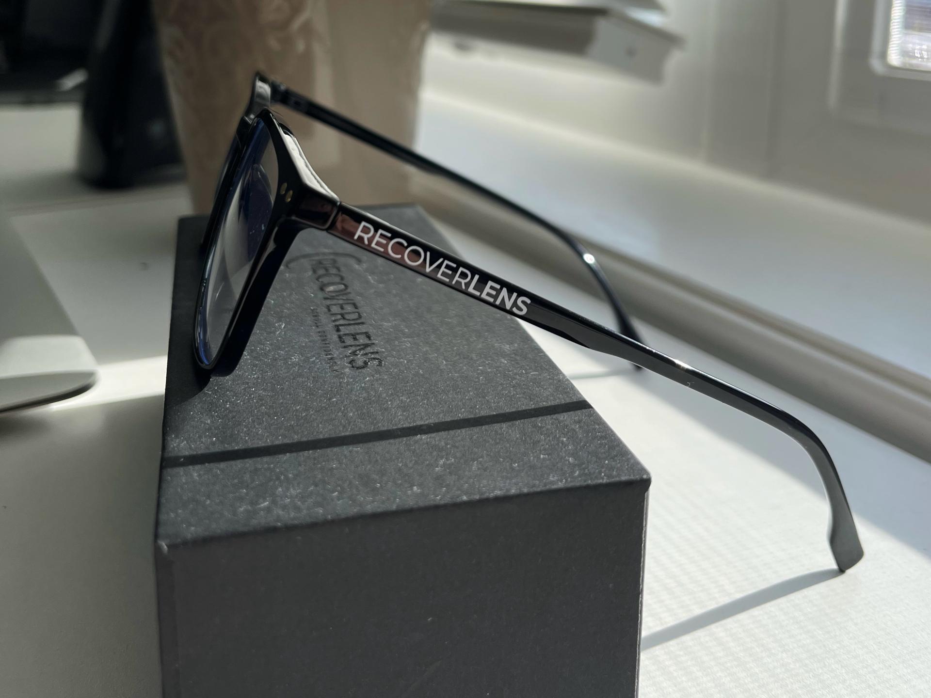 Maccesory Recoverlens product and packaging